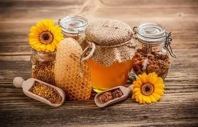 Honey is a healthy and tasty remedy that can increase male potency.